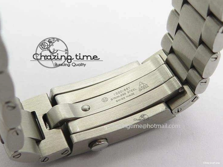 0715 UrbanChic Master Chronometer 45mm SS JHF Black Dial On SS Bracelet A 8248